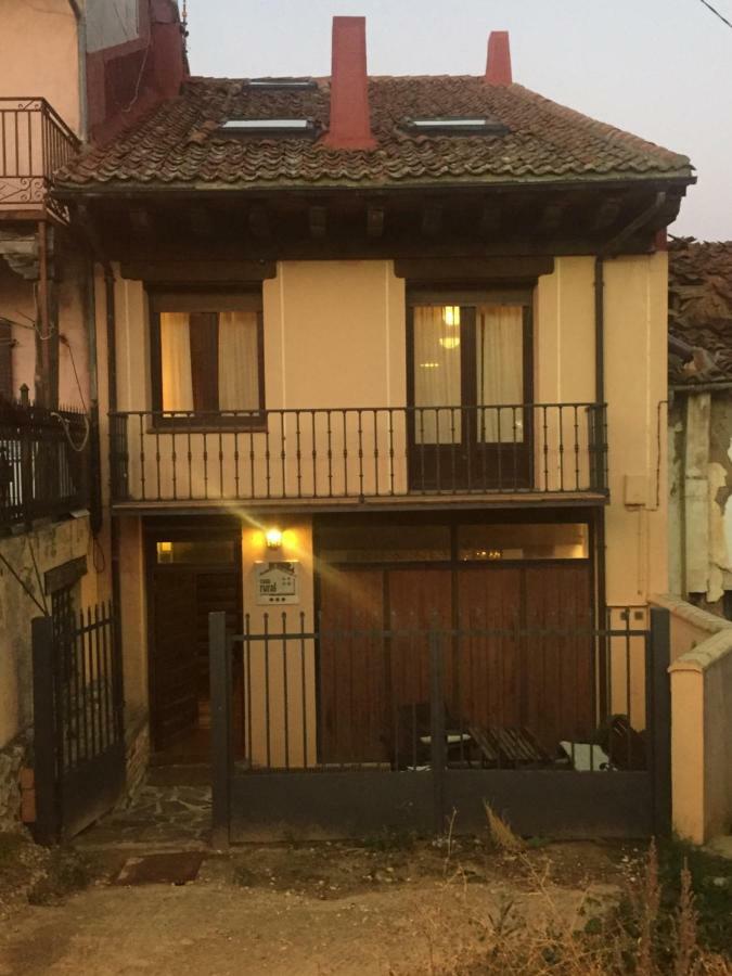 Villa Riaza Exterior foto