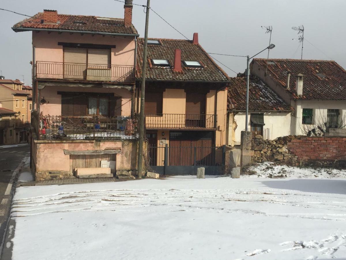 Villa Riaza Exterior foto